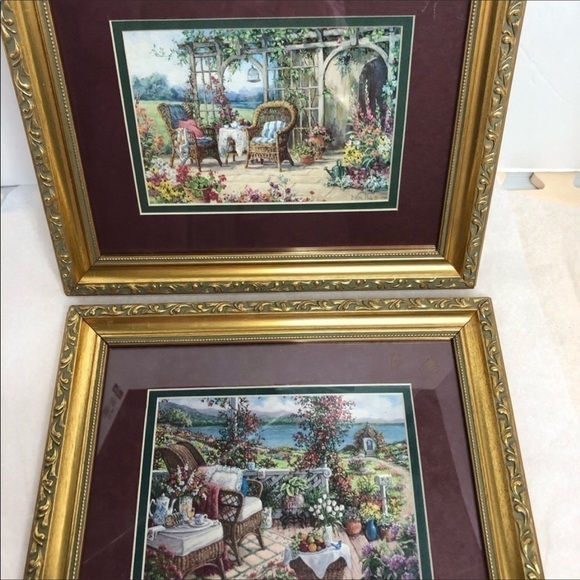 Floral framed art outside seaside cottage - Picture 2 of 6